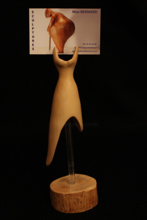 Scultura intitolato "robe" da Max Bernard, Opera d'arte originale, Legno