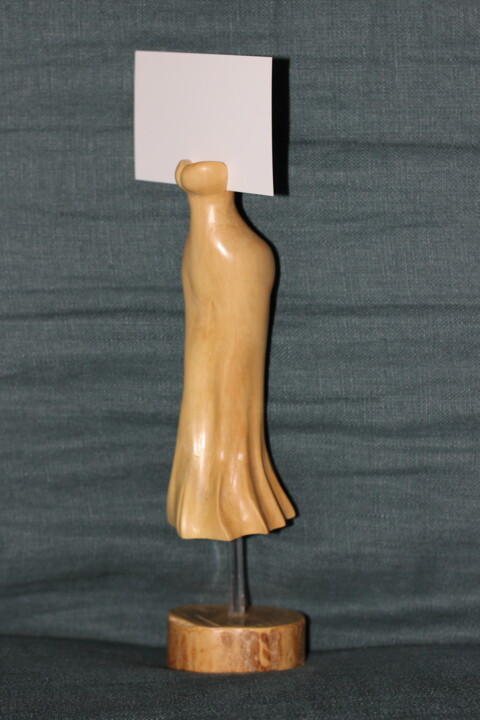 Scultura intitolato "robe présentoire" da Max Bernard, Opera d'arte originale, Legno
