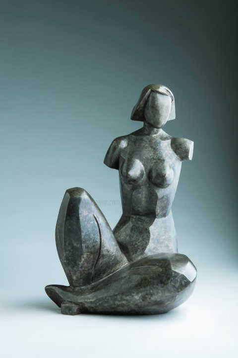 " Sitting" 雕塑, 15.8x10.6 in