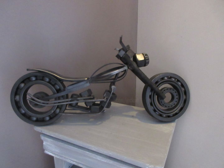Moto bopper roulements 雕塑, 9.8x15.8 in