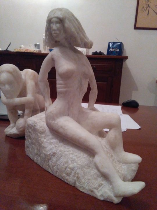 Scultura intitolato "LA GENERALA" da Nazareno Spinelli, Opera d'arte originale, Pietra