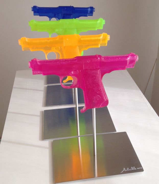 Guns 雕塑, 9.3x7.7 in