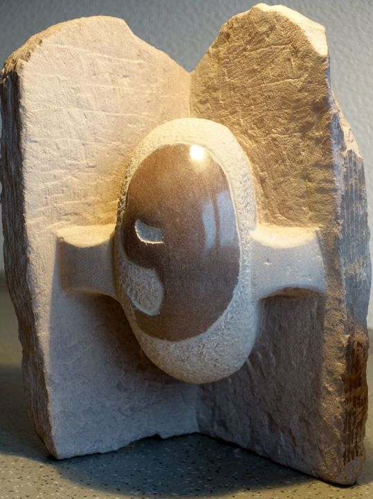 Skulptur mit dem Titel "livre fècond" von Walter Kuschniersch, Original-Kunstwerk, Stein