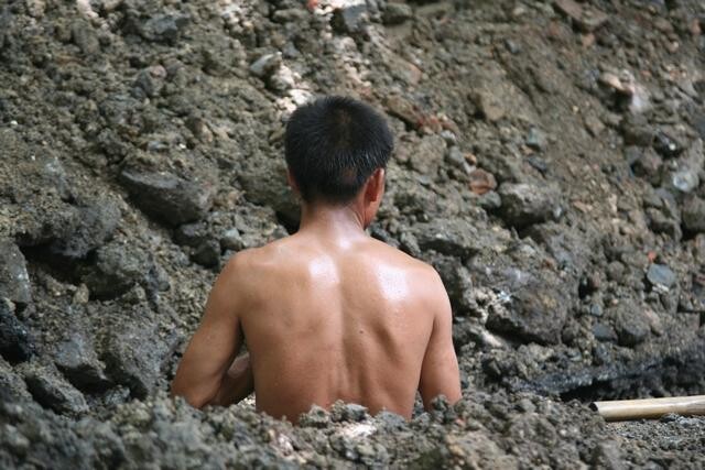 Photographie intitulée "Working Man" par Gautier Willaume, Œuvre d'art originale