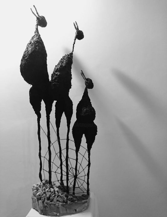 kapital 雕塑, 46.5x15.8 in
