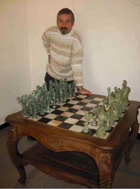 Sculpture titled "Jeu d'échec" by Dilian Houbanov, Original Artwork