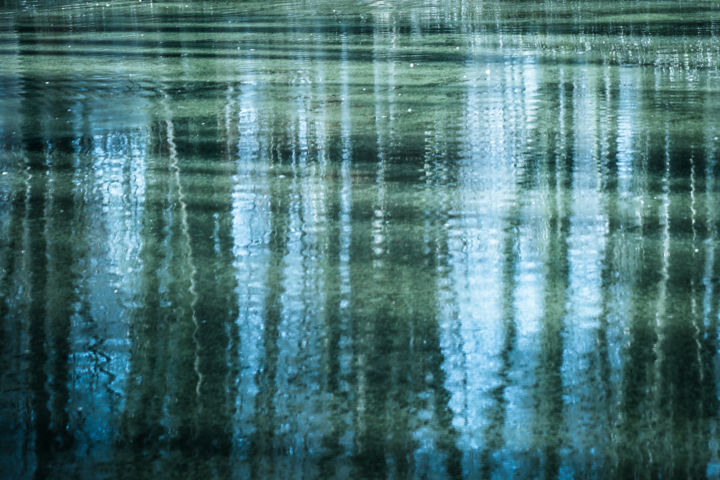 Photographie intitulée "Reflets dans l'eau" par Laetitia Cheppe, Œuvre d'art originale