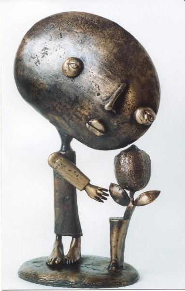 Skulptur mit dem Titel "Lemon Picker" von Leslie Greenrod, Original-Kunstwerk, Bronze