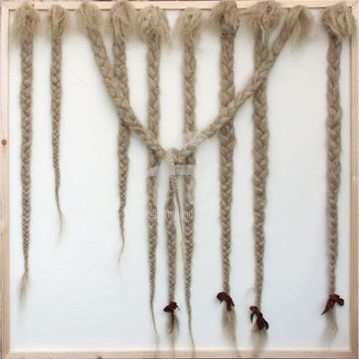 Sculptuur getiteld "braids-in-love" door Ursula Daeppen (La Orsa), Origineel Kunstwerk, Hout
