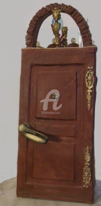 Sculptuur getiteld "Tower of secrets" door Ursula Daeppen (La Orsa), Origineel Kunstwerk, Terra cotta