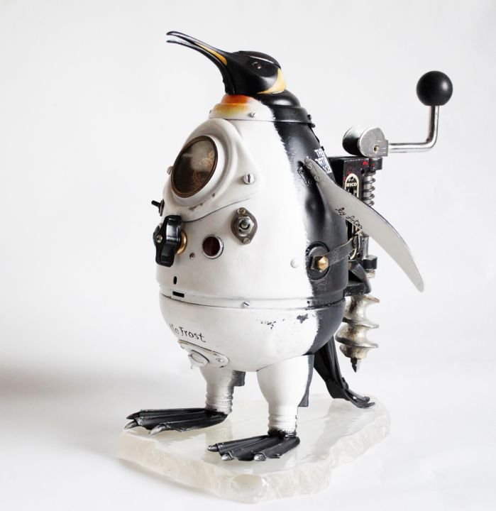 A ROYAL PENGUIN 雕塑, 9.8x9.5 in