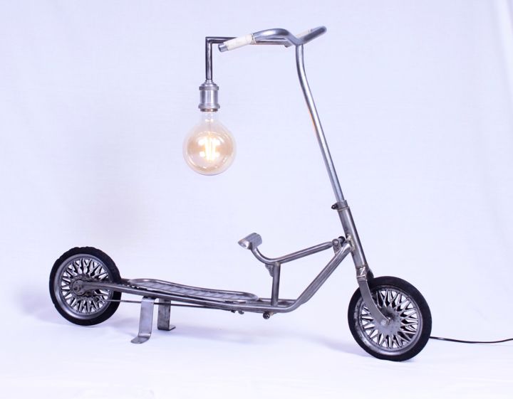 Художественная композиция под названием "Lampe : La Trottine…" - L’Avant Demain, Подлинное произведение искусства, Светильник