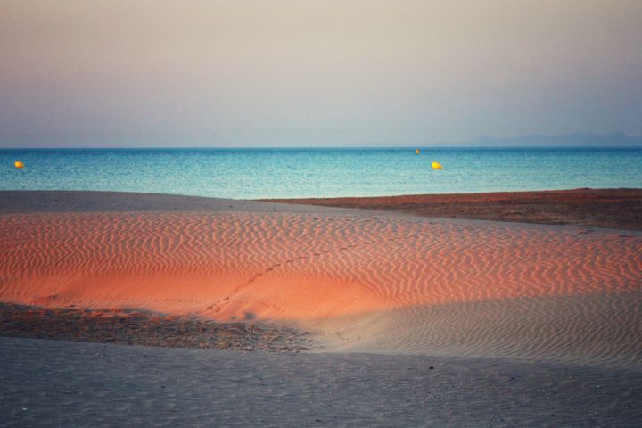 Photographie intitulée "Une plage à l’aube" par Céline Pivoine Eyes, Œuvre d'art originale, Photographie numérique