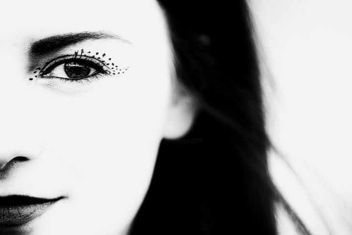 Photography titled "the eye" by Philippe Holbé, Original Artwork, Non Manipulated Photography
