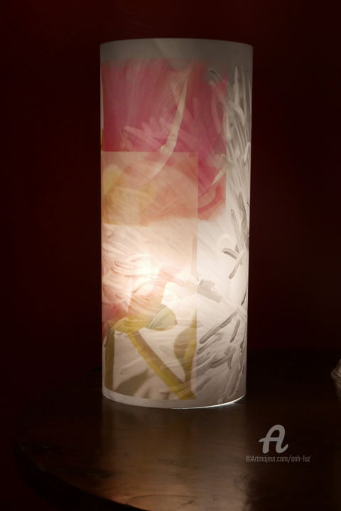 Design titled "Lampe Pivoine d'Hiv…" by Anh Luz, Original Artwork, Luminaire