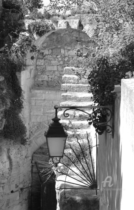 Photographie intitulée "reverbere et grille" par Martine Maury, Œuvre d'art originale, Photographie non manipulée