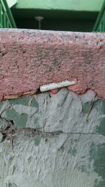 Fotografie getiteld "CIGARETTE STUCK" door Kirie, Origineel Kunstwerk, Niet gemanipuleerde fotografie