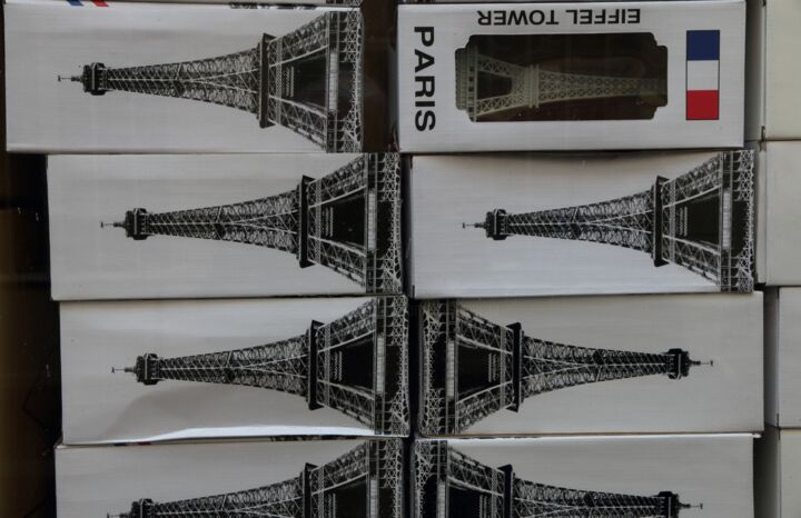 Φωτογραφία με τίτλο "EIFFEL TOWER" από Jacques Jégo, Αυθεντικά έργα τέχνης, Μη χειραγωγημένη φωτογραφία