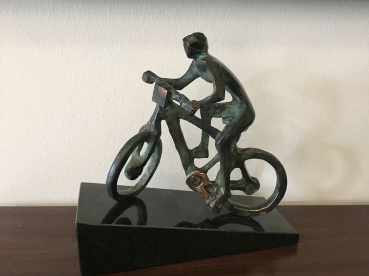 Biker 雕塑, 15.8x15.8 in