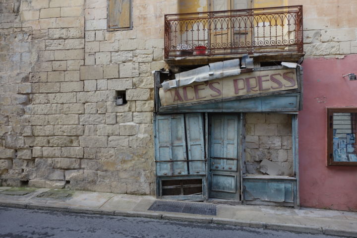 Photographie intitulée "Sliema, Somewhere i…" par Elizabeth Guyon Spennato, Œuvre d'art originale, Photographie numérique