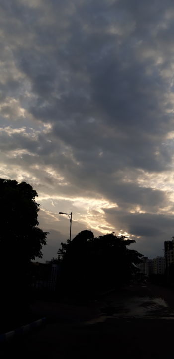 Beautiful overcast evening sky 摄影