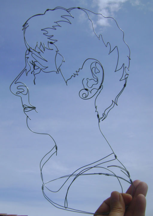 Sculpture titled "Antoinette" by Nadine Trescartes (fildefériste), Original Artwork, Wire