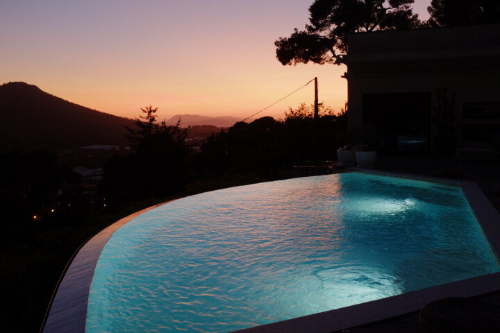 Fotografía titulada "La Piscine" por Agnès M, Obra de arte original, Fotografía digital Montado en Otro panel rígido
