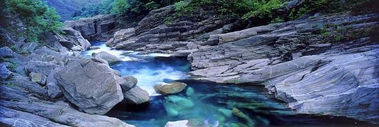 Photography titled "Rivière sauvage" by Artvision Claude Bossel, Original Artwork