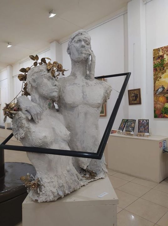 Sculptuur getiteld "ΟΦΘΑΛΜΑΠΑΤΗ ΒΙΟΣ ΕΝ…" door Alexandra Stavrou, Origineel Kunstwerk, Gips