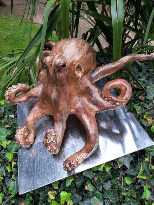 Sculpture titled "LE POULPE" by Valerie Perron, Original Artwork, Clay