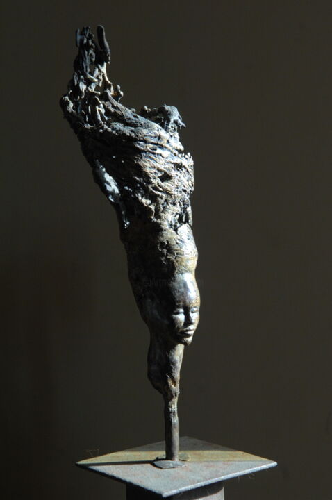 Sculpture titled "Close to Nature" by Chantalle Smeets, Original Artwork, Bronze