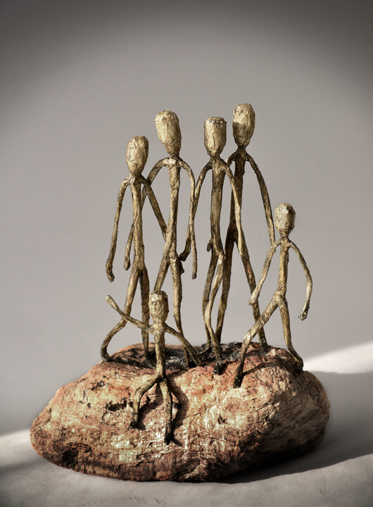 "La Tribu" 雕塑, 17.7x11 in