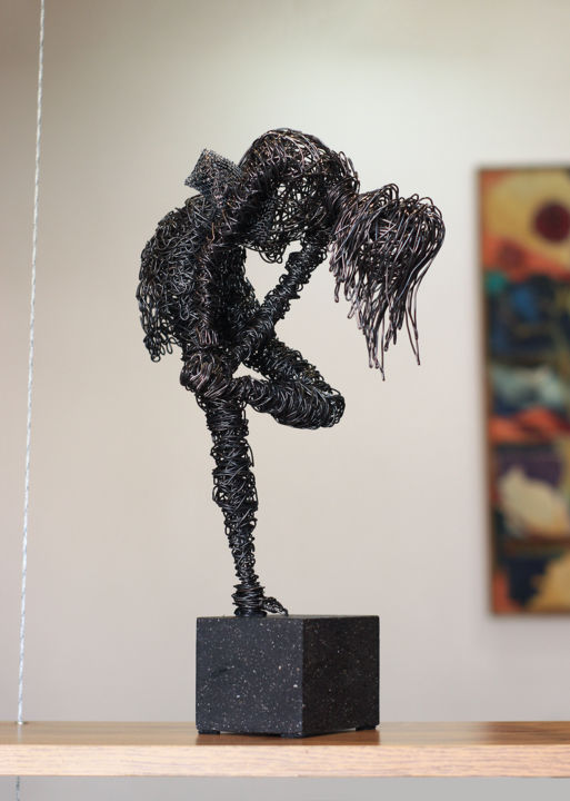 Captivated by fashion (39x22x14 2.5kg iron, tufa) 雕塑, 15.4x8.7 in