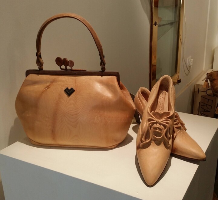 Bag and Shoes in wood 雕塑, 7.9x11.8 in
