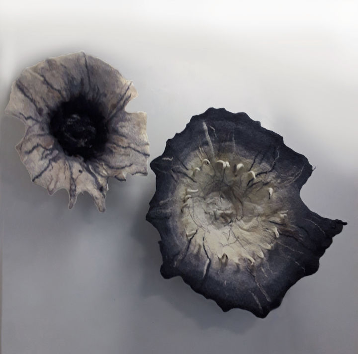 Art textile intitulée "Trap" par Elena Tzirulnik, Œuvre d'art originale, Fil Monté sur Autre panneau rigide
