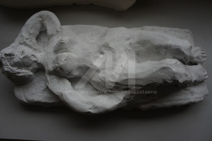 ""'"Kleisculptuur van Edwin Boeckxstaens--" 雕塑, 7.9x13.8 in