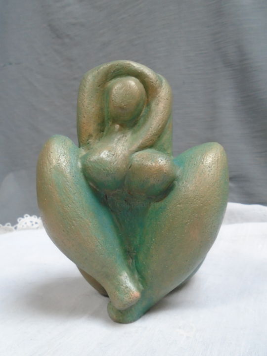 Petite femme coeur terre cuite patinée 雕塑, 5.5x3.9 in