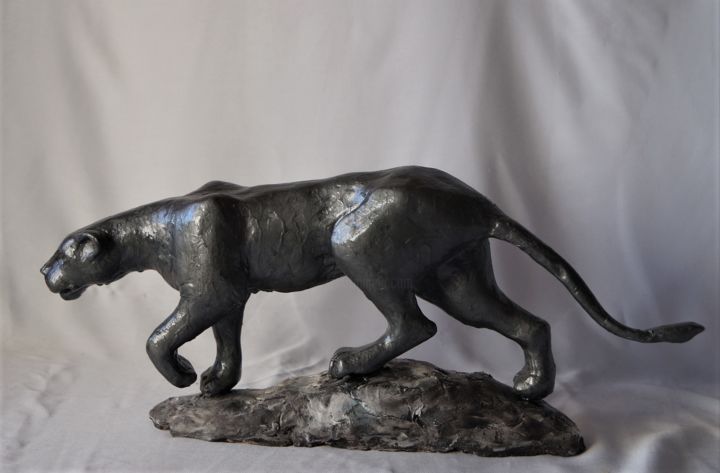 Lionne argentée 雕塑, 7.5x18.1 in