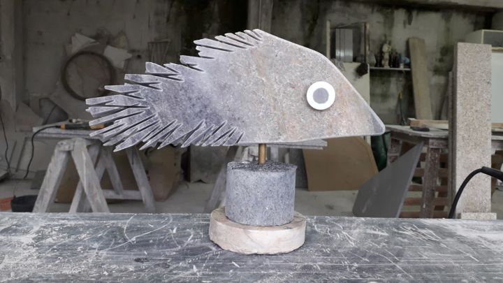 PEIXE EM AZUL BALANO 雕塑, 14.2x10.6 in