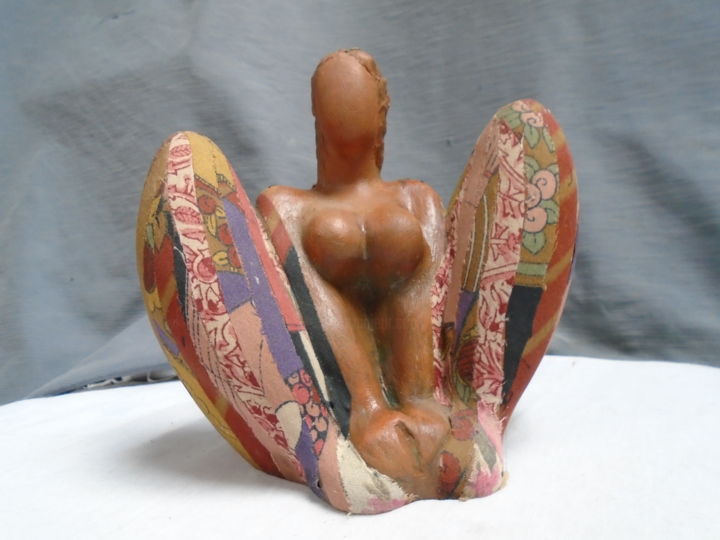 Femme papillon , terre cuite et tissu 雕塑, 7.5x7.5 in