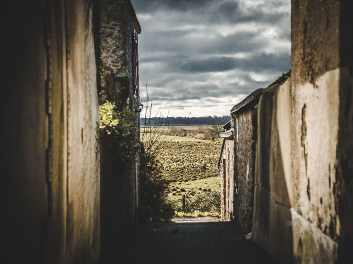 Photography titled "Rue de la Loire" by Pascal Viaud, Original Artwork, Digital Photography