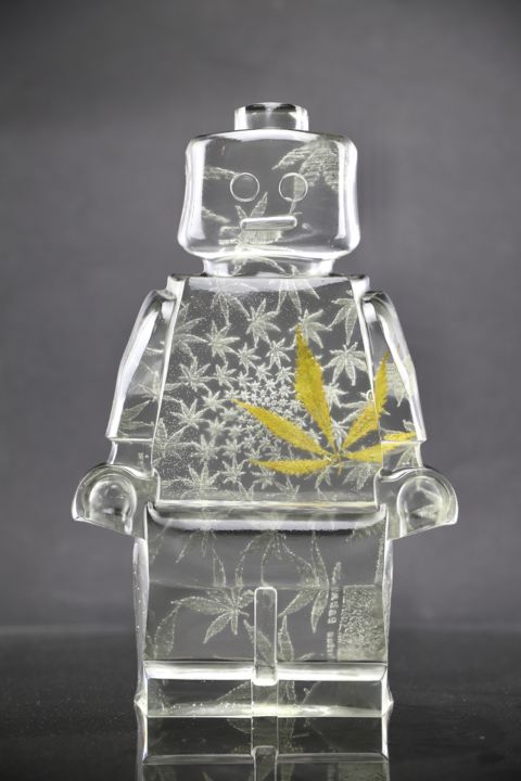 ROBOCLUSION CANNABIS 雕塑, 9.8x6.3 in