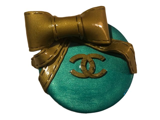French Box Macaroon Chanel Green 雕塑, 1.6x3.2 in