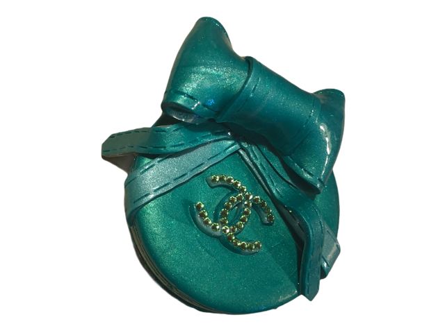 French Box Macaroon - Chanel Green Shinny 雕塑, 1.6x3.2 in