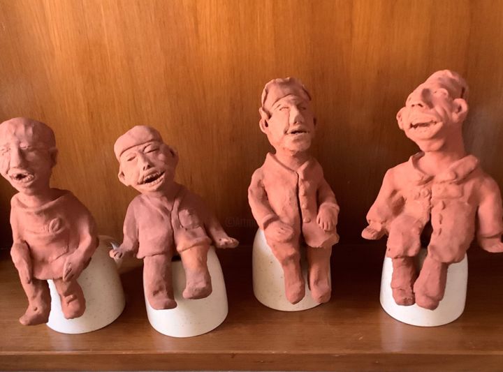 Sculpture intitulée "Sharing a joke" par Meena, Œuvre d'art originale, Terre cuite