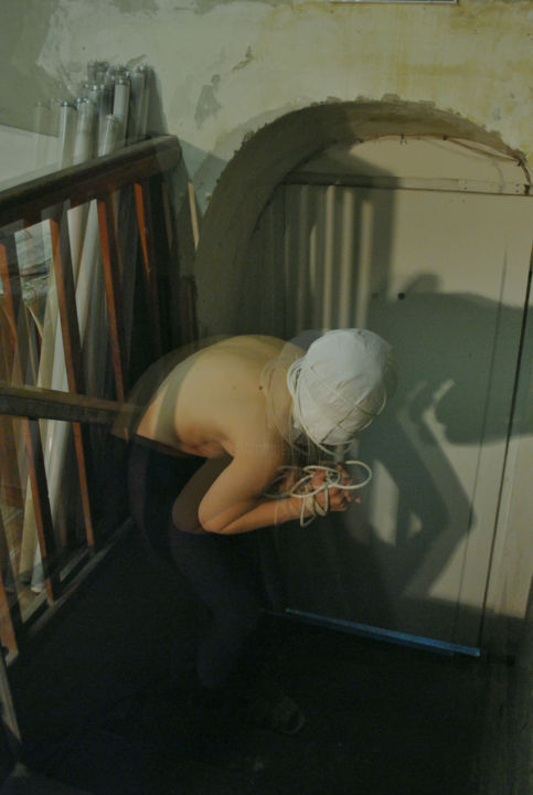 Photographie intitulée "funs4-dja3 / Figure…" par Leni Smoragdova, Œuvre d'art originale, Photographie argentique