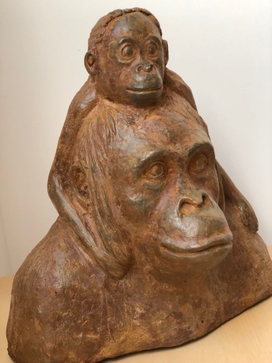 maman Orang outan et son petit ( bronze patiné rouille ) 雕塑, 11x10.6 in