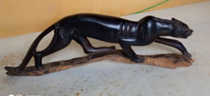 Ebony cheetah in action.2 雕塑, 6x15 in