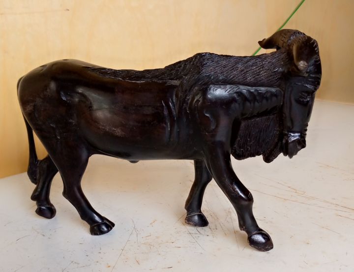 Ebony wildbeast 雕塑, 5x7 in