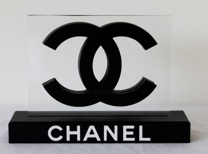 Chanel Glass 雕塑, 7.9x9.8 in